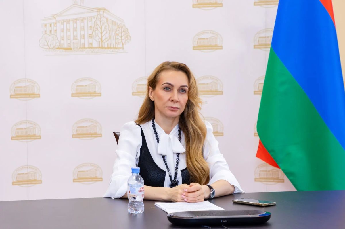 Председатель Комитета по экономической политике, бюджету и налогам Законодательного Собрания Карелии Надежда Дрейзис по видео-конференц-связи принимает участие в заседании Комитета по бюджету и налогам Государственной Думы