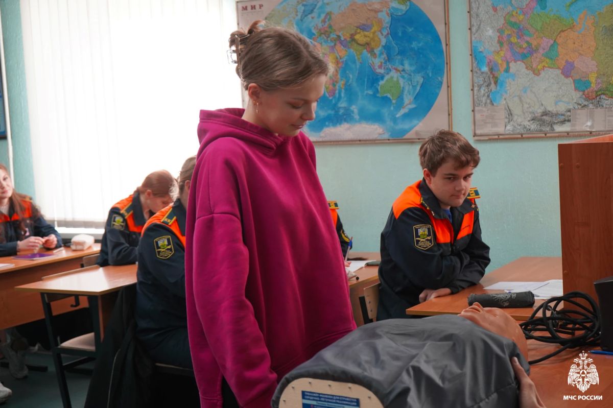 Юным спасателям рассказали о пожарной тактике Юным спасателям рассказали о пожарной тактике