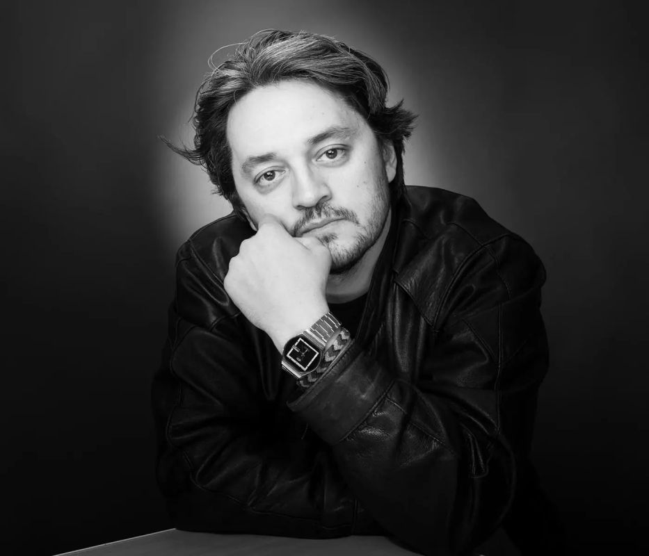 «Человек плюс человек»: режиссер Денис Хуснияров — о театре, творчестве и жизни «Человек плюс человек»: режиссер Денис Хуснияров — о театре, творчестве и жизни