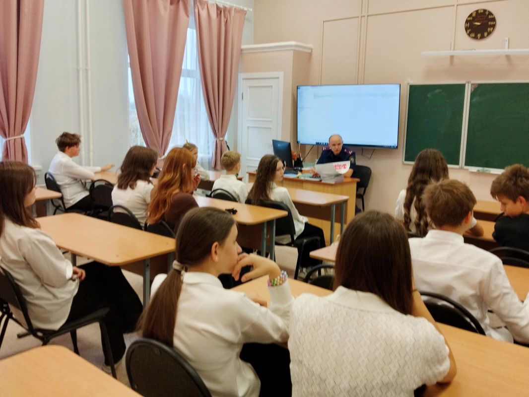 В преддверии Дня криминалистической службы СК России следователи провели для кадет практические занятия и тематические встречи В преддверии Дня криминалистической службы СК России следователи провели для кадет практические занятия и тематические встречи