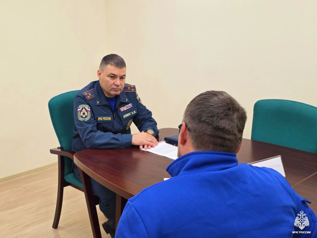 Начальник Главного управления МЧС России по Республике Карелия Антон Клинг провёл личный приём граждан