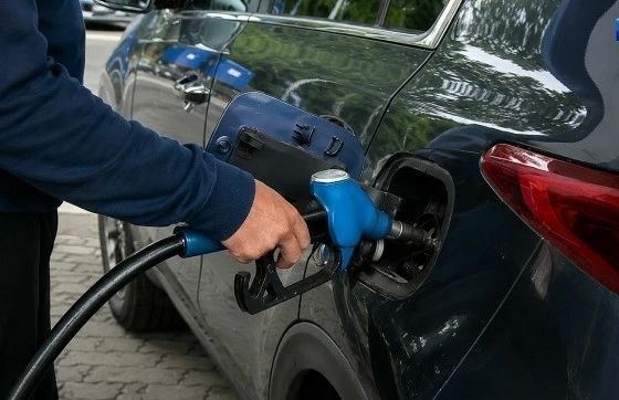 Можно даже в канистры: «Роснефть» снимает ограничения на отпуск бензина в Карелии