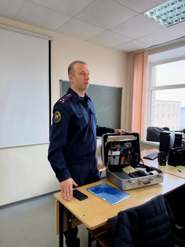 Следователь по особо важным делам провел встречу со студентами Следователь по особо важным делам провел встречу со студентами
