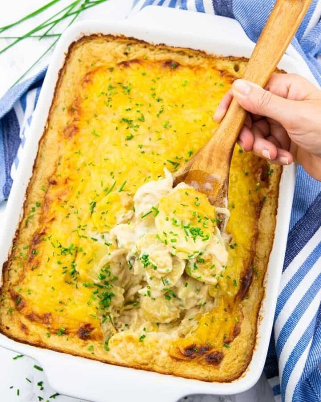 Запечённый картофель с веганским соусом: новый взгляд на классическое блюдо