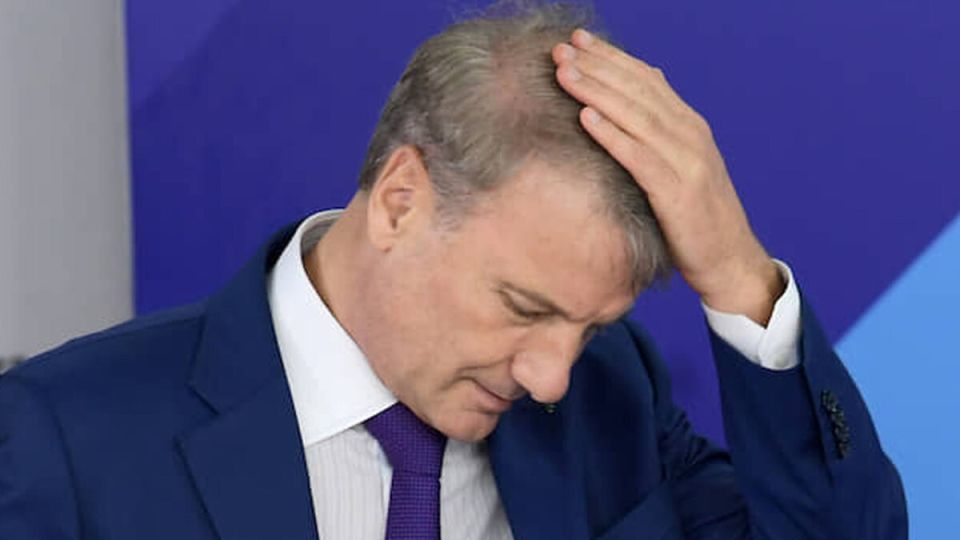 Сбербанк под давлением: клиенты массово уходят к конкурентам