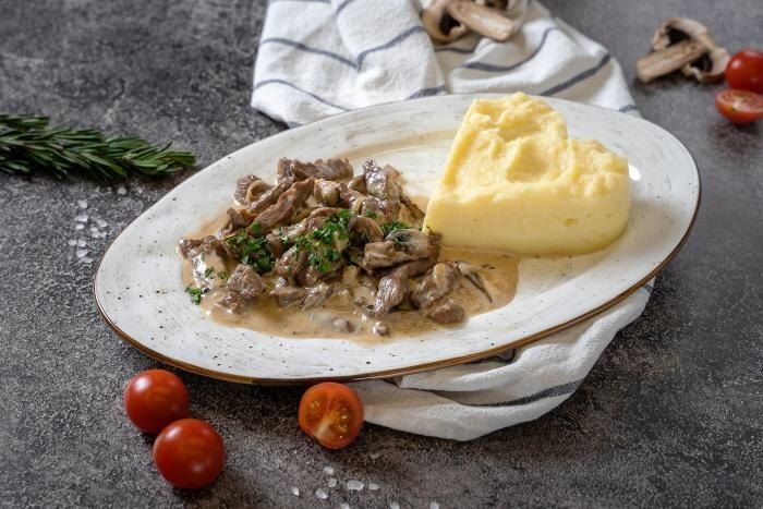 Бефстроганов: кулинарная классика, которая вернет в детство