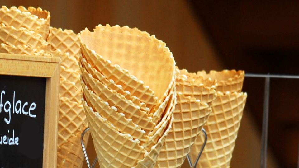 Вкус детства: секрет приготовления вафельных трубочек со сгущенкой оказался прост