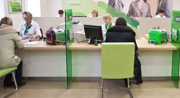 Почему люди предпочитают личные визиты в банки вместо кредитов по клику?
