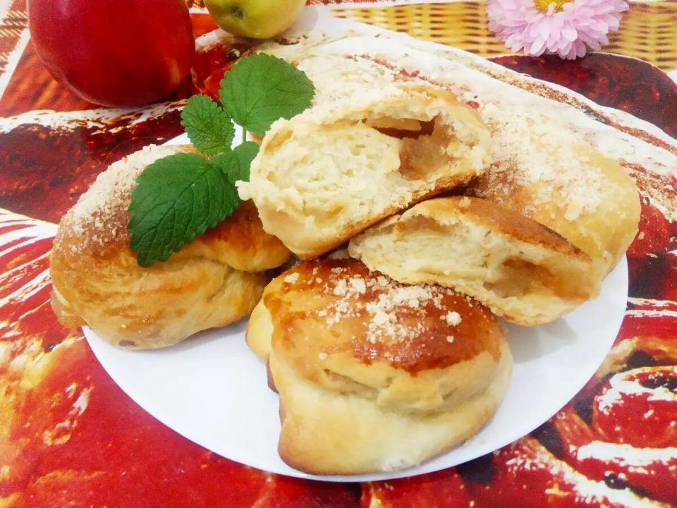 Ностальгия по домашней выпечке: пирожки с яблоками как лучшее лекарство от грусти