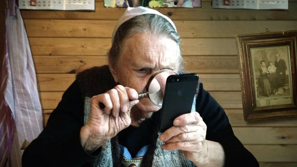 Пенсионеры против мошенников: откуда у них миллионы и как их обмануть