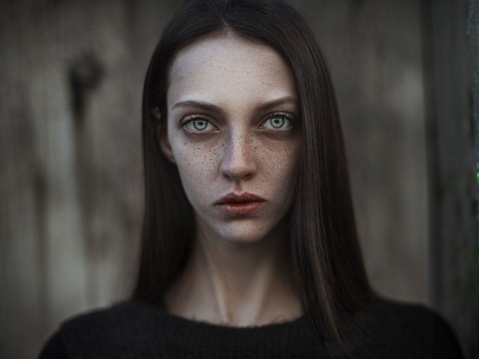 Почему окружающие могут не ценить вас: причины и их последствия