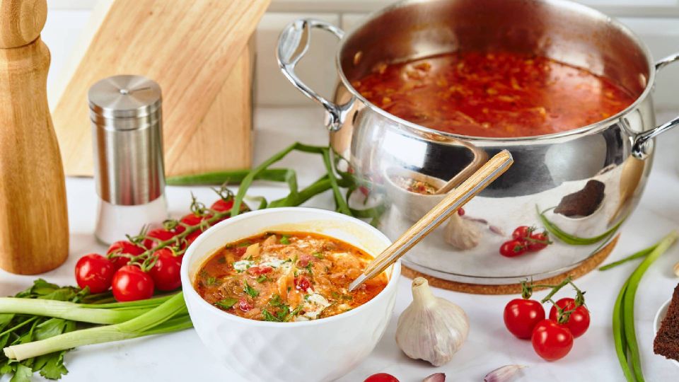 Вкуснейший борщ сварите зимой за 5 минут: эта заготовка сэкономит кучу времени