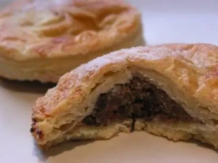 Пирожки с мясом: классика кулинарии с современным акцентом