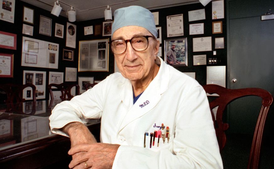 Как простые изменения в питании могут увеличить продолжительность жизни: советы кардиохирурга Дебейки