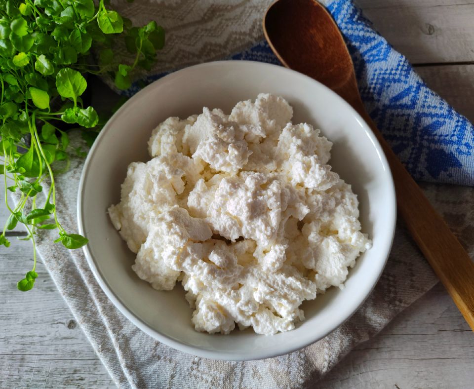 Как приготовить домашний творог из молока и кефира