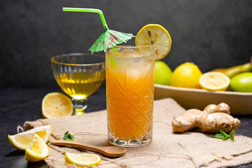 Летний имбирный лимонад с медом: освежающий рецепт для знойных дней