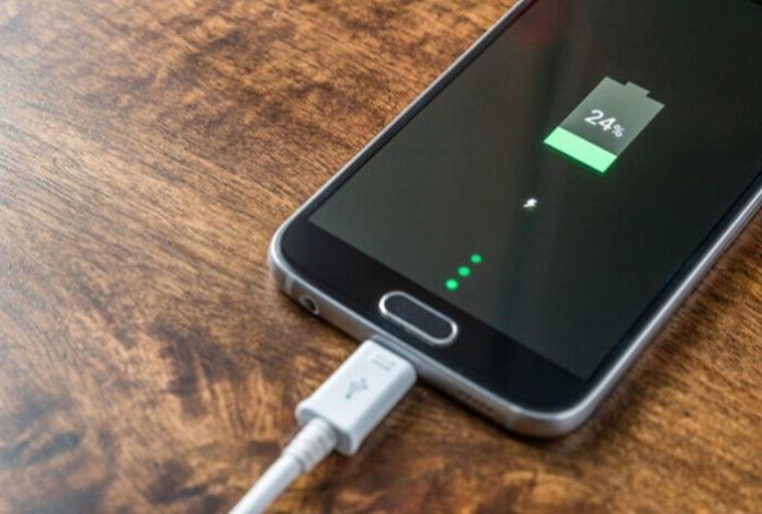 Ночная зарядка смартфона: мифы и правда в 2026 году