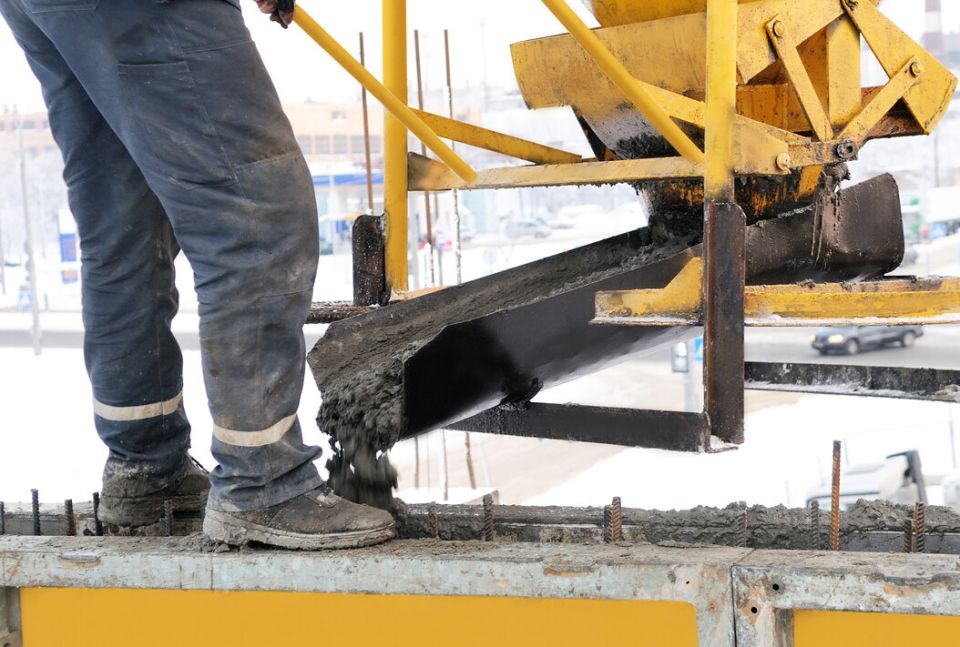 Как успешно заливать фундамент зимой: проверенные методы